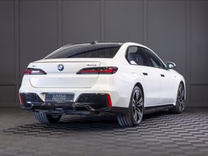 2025 BMW 7-Series X-Drive 750e M-Sport - Image 3