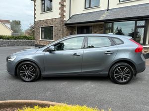 Low Kms Volvo V40! - Image 4