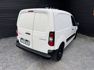Peugeot Partner ACTIVE 1.6 HDI 75 PANE PANELED 4DR - Image 4