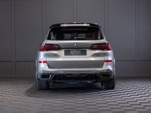 2025 BMW X5 X-Drive 50e M-Sport - Image 4