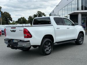 Toyota Hilux 2.8 SR5 AUTO - Image 3