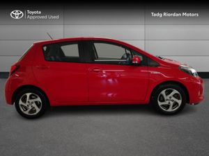 Toyota Yaris HYBRID LUXURY  AUTO * Price Reduction - Image 3
