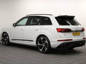 Audi Q7 Tfsie V6 Black Edition - Image 4