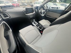 Kia Ceed SW PHEV TRAILER 5DR AUTO - Image 4