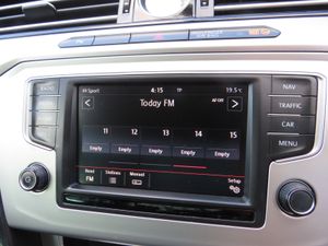 Volkswagen Passat 2016 2LT DIESEL BARGAIN BUY - Image 2