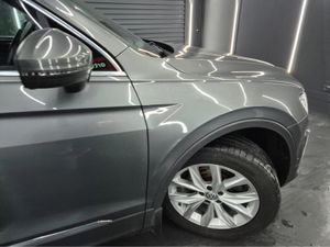 Volkswagen Tiguan HIGHLINE 4WHEEL DRIVE  AUTO 2TDI - Image 2