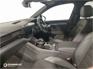 Volkswagen Touareg Diesel Estate Black Edition - Image 3
