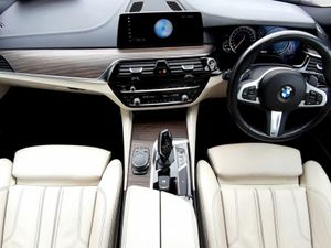 BMW 5-Series 520d xDrive M Sport Saloon - Image 4