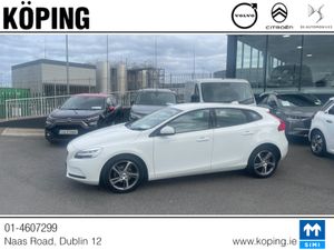 Volvo V40 D2 MOMENTUM EDITION // HIGH SPEC // LEAT - Image 3