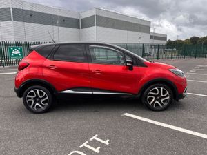 Renault Captur TCE PETROL, SIGNATURE MODEL, LEATHE - Image 2