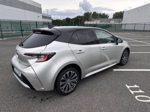 Toyota Corolla LUNA SPORT, HYBRID, AUTO, LOW MILEA - Image 3