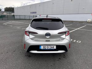 Toyota Corolla LUNA SPORT, HYBRID, AUTO, LOW MILEA - Image 4