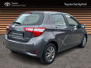 Toyota Yaris HYBRID LUNA // REAR CAMERA & PARK ASS - Image 2