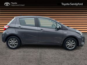 Toyota Yaris HYBRID LUNA // REAR CAMERA & PARK ASS - Image 3