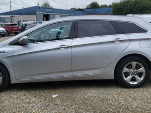 Hyundai i40 2015 long tax and test - Image 2