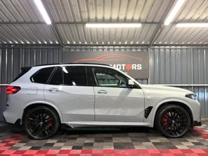 2025 BMW X5 M-Sport Pro 50e X-Drive Auto - Image 3