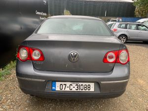 VOLKSWAGEN PASSAT 1.9 TDI BASE - Image 4