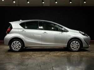 Toyota Aqua 1.5 HYBRID AUTOMATIC - HEATING / AC CO - Image 3