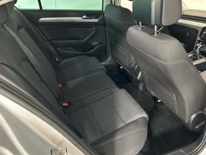 Volkswagen Passat BUSINESS 2.0 TDI MANUAL 6SPEED F - Image 4