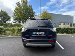 Mitsubishi Outlander 2.2 DIESEL 4X4 MANUAL *7 SEAT - Image 3