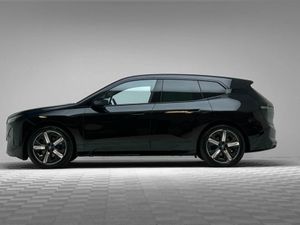 BMW iX 40 M SPORT PAN ROOF - Image 3