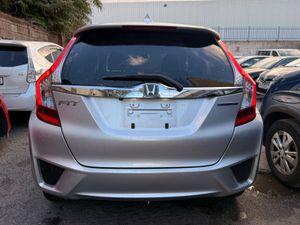 Honda fit 2016 petrol hybrid - Image 4