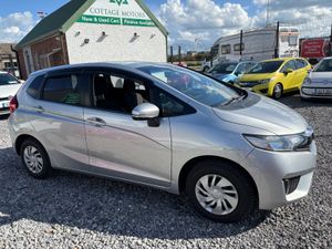 PETROL AUTO **LOW MILEAGE** - Image 3