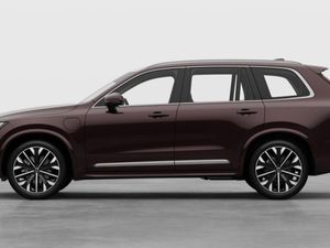 Volvo XC90 T8 Plus Dark  mulberry Metallic   210 - Image 4