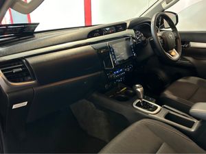 Toyota Hilux INVINCIBLE D-4D 4WD DCB - Image 3