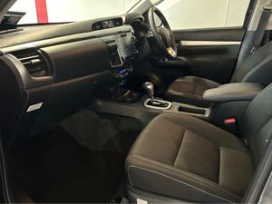 Toyota Hilux INVINCIBLE D-4D 4WD DCB - Image 4