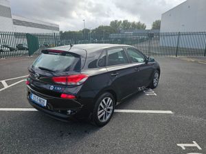 Hyundai i30 1.4 PETROL, DELUXE MODEL, FINANCE, WAR - Image 3