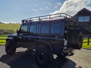 Land-rover Defender - Image 2