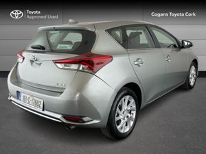 Toyota Auris Auris Auto Petrol - Image 2