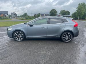 Volvo V40 D3 MOMENTUM 150PS 5DR 40 SERIES - Image 4
