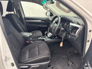 Toyota Hilux 2.4 D-4D ICON EDITION  DOUBLE CAB AUT - Image 4