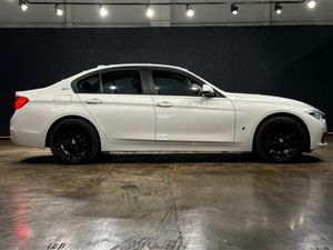BMW 3-Series 330e HYBRID AUTOMATIC - REVERSE CAMER - Image 3