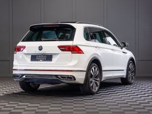 2022 Volkswagen Tiguan R-Line - Image 3