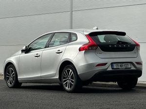Volvo V40 D2 Momentum Edition - Image 3