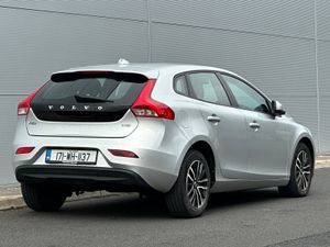 Volvo V40 D2 Momentum Edition - Image 2