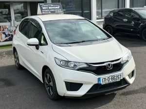2017 Honda Jazz/Fit 1.5 Hybrid,Auto ,Low Miles 34K - Image 4