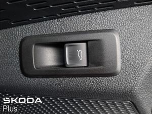 Skoda Octavia  sportline Combi limited Stock  2.0 - Image 3