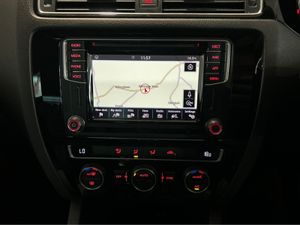 Volkswagen Jetta HIGHLINE 2.0 TDI MANUAL 5SPEED 11 - Image 4