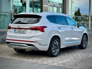 Hyundai Santa Fe 1.6 Phev 4WD Executive Plus Auto - Image 4