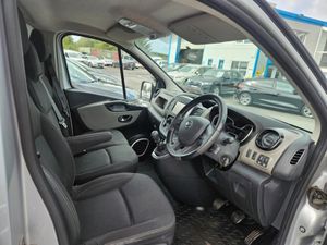 Nissan NV300 LWB 120 SV 4DR - Image 3