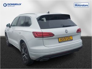 Volkswagen Touareg Diesel Estate R-Line - Image 2