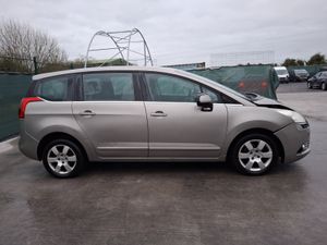 *2010 Peugeot 5008  Automatic - Image 4