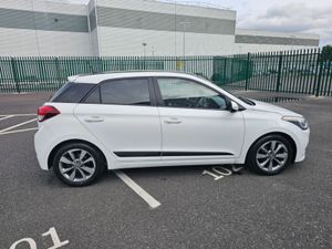 Hyundai i20 1.2 PETROL, PREMIUM MODEL, SLID AND TI - Image 3