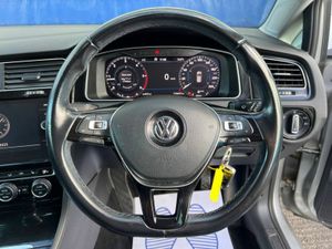 Volkswagen Golf HIGHLINE 1.6 TDI // DIGITAL CLUSTE - Image 4
