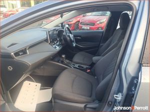 Toyota Corolla 1.8 Hybrid Luna Saloon - Image 3