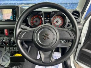 Suzuki Jimny 1.5 MANUAL AWD // 4 SEATER // LOW-RAT - Image 4